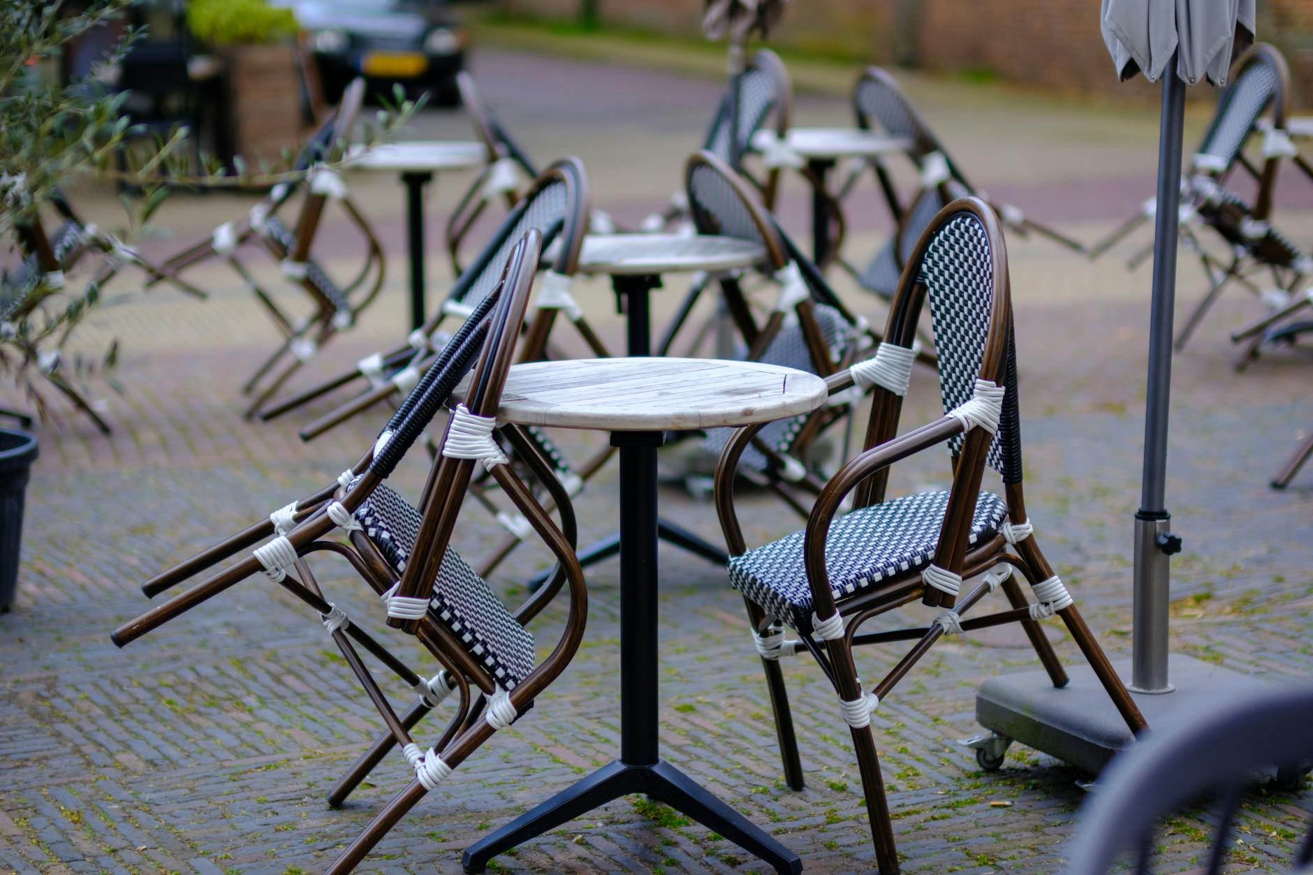 Cafe terraces and street life in Amsterdam's Oud-West neighborhood