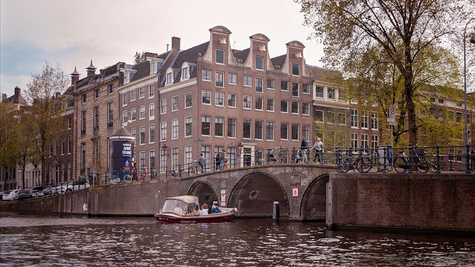Amsterdam Anne Frank house queue tourists