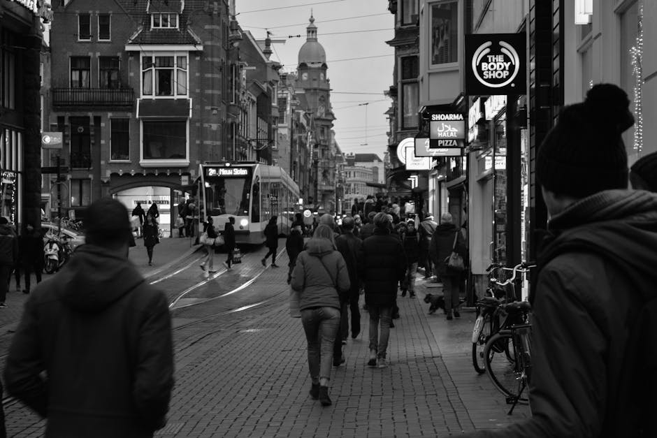 Amsterdam tourist crowd Dam Square pickpockets risk