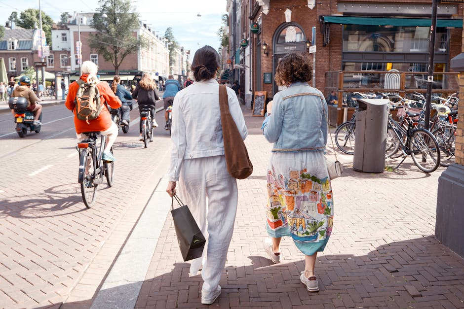 Kalverstraat shopping crowd Amsterdam high street