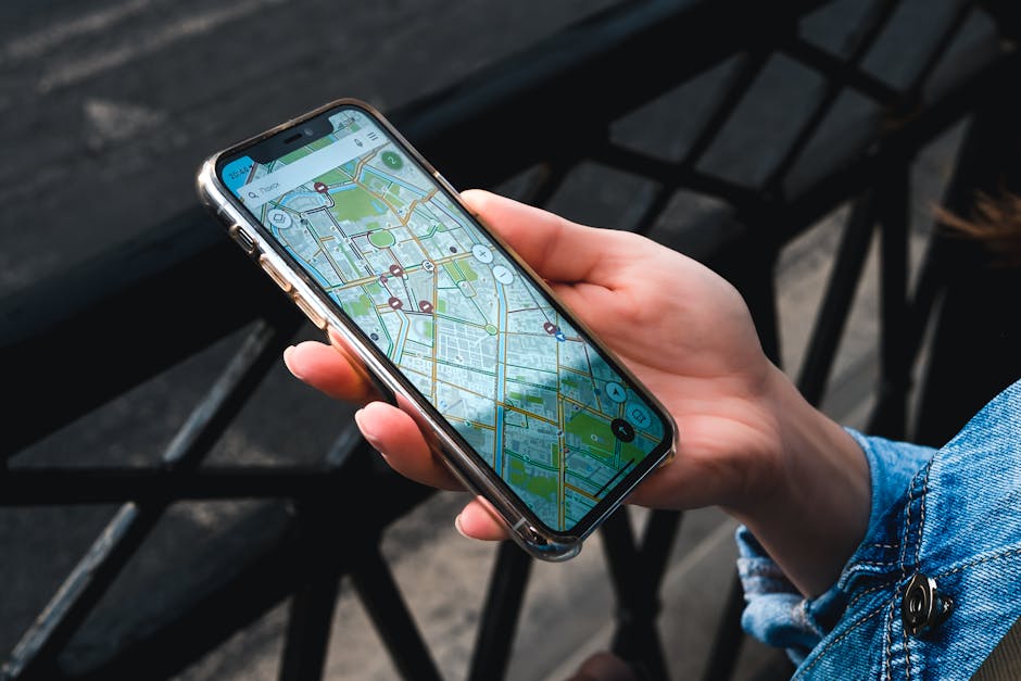 Smartphone tourist Amsterdam travel city map