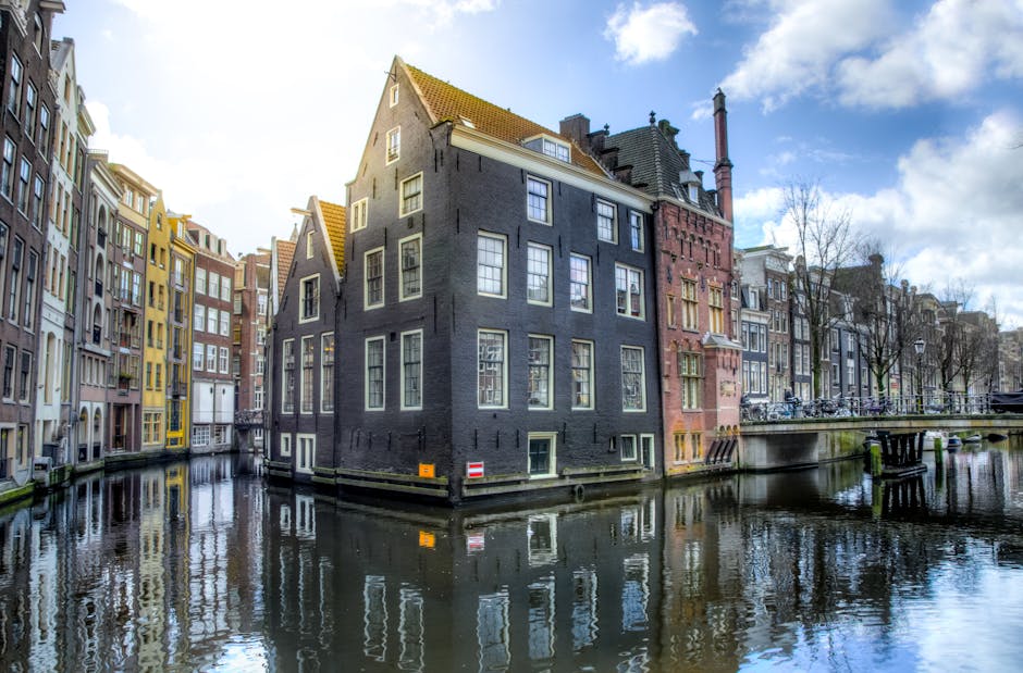 Visitors queueing outside the Anne Frank House on the Prinsengracht