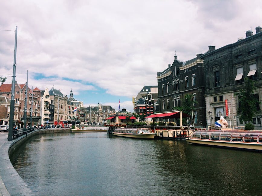 Amsterdam merchant houses gables canal Golden Age