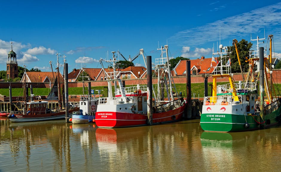 Volendam harbour fishing boats Dutch traditional houses