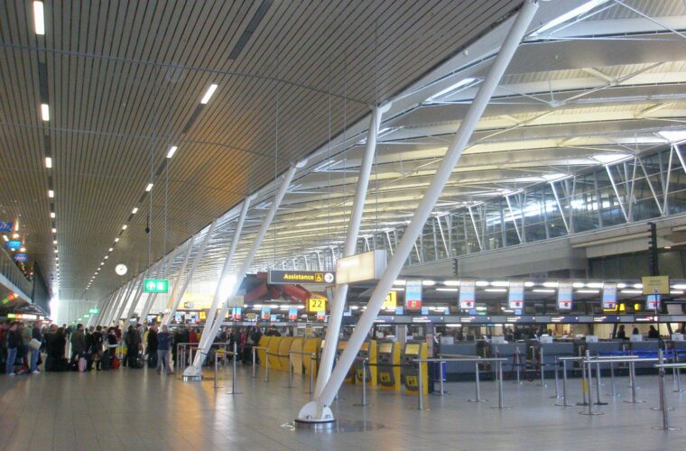 Where to Eat at Schiphol Airport: Landside vs Airside